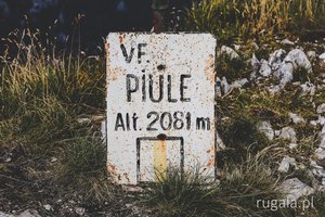 Tabliczka szczytowa Piule - 2081 m